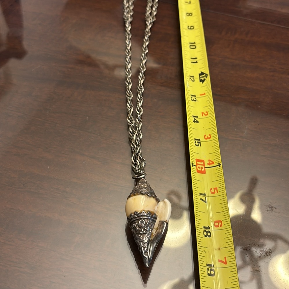 Large Statement Necklace Shell - Picture 4 of 9